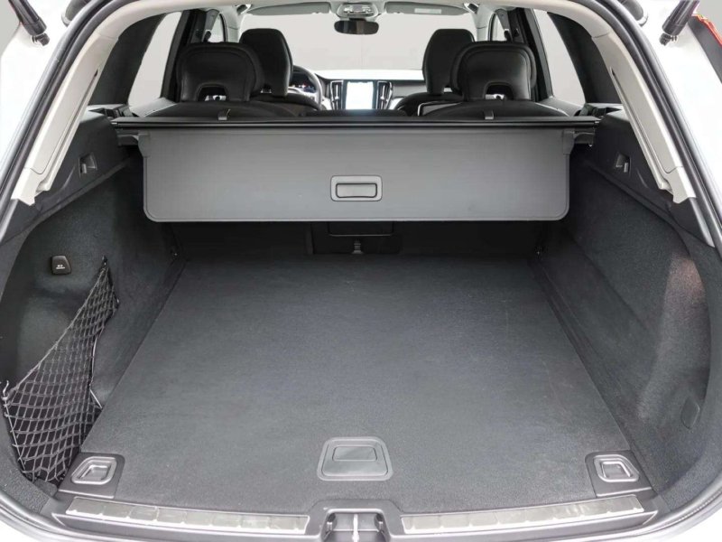 Volvo XC60 Momentum Pro 2WD B4