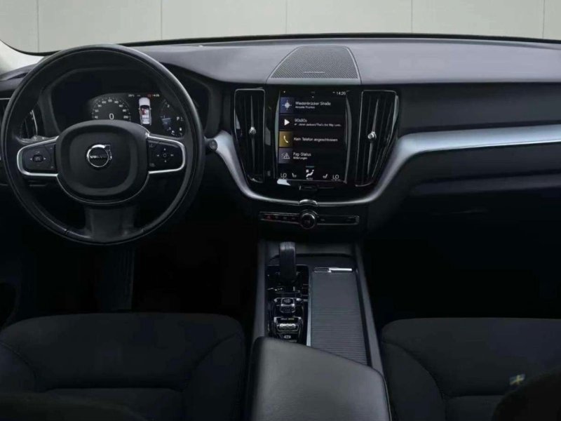 Volvo XC60 B4 Diesel Momentum Pro 2WD Pano ACC SHZ HUD