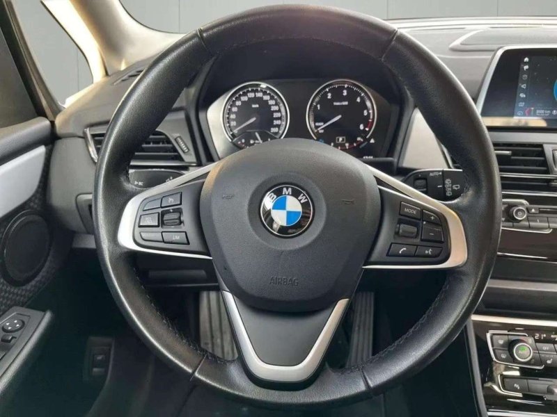 BMW 218d Active Tourer Advantage LED Navi Rückfahrkam.
