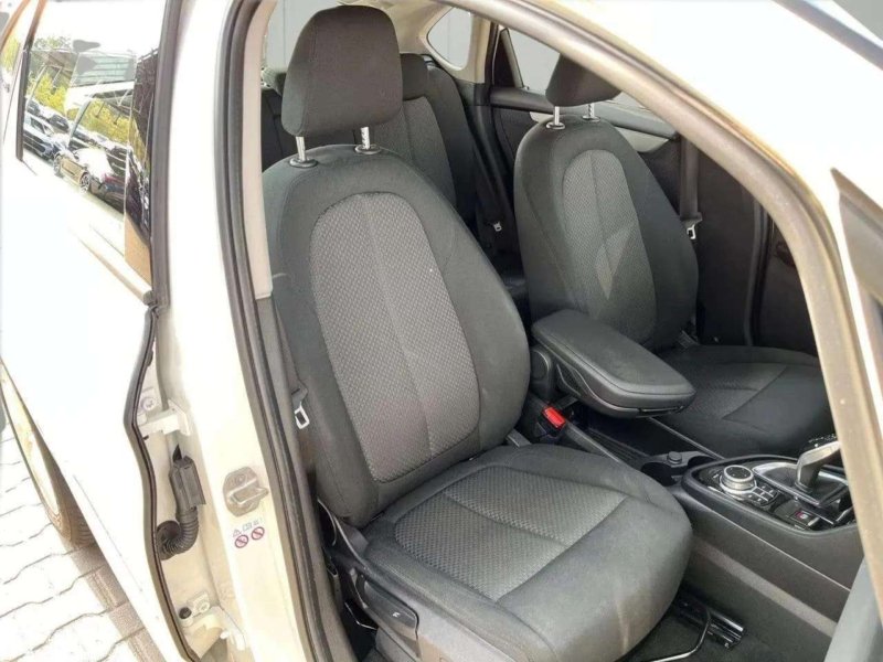 BMW 218d Active Tourer Advantage LED Navi Rückfahrkam.