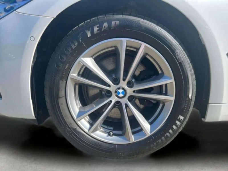 BMW 520d xDrive Lim. AHK LiveCockp. Standheiz. ParkAss.