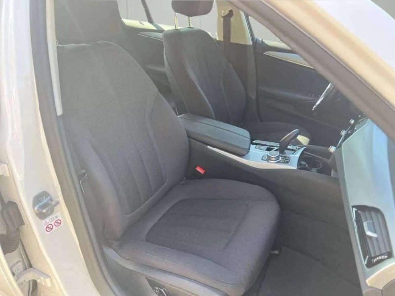 BMW 520d xDrive Lim. AHK LiveCockp. Standheiz. ParkAss.