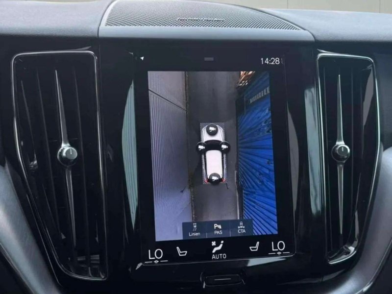 Volvo XC60 B4 Diesel Momentum Pro 2WD Pano ACC SHZ HUD