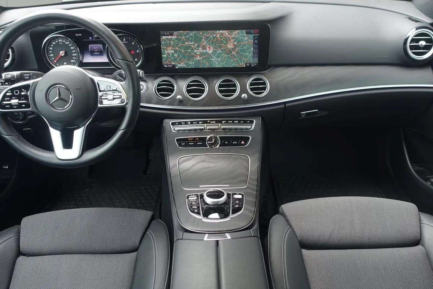 Mercedes-Benz E 200 d T-Modell Avantgarde/Navi/LED