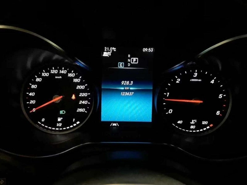 Mercedes-Benz GLC 200 d 4M- StHz AHK BusiP DIS KomfP