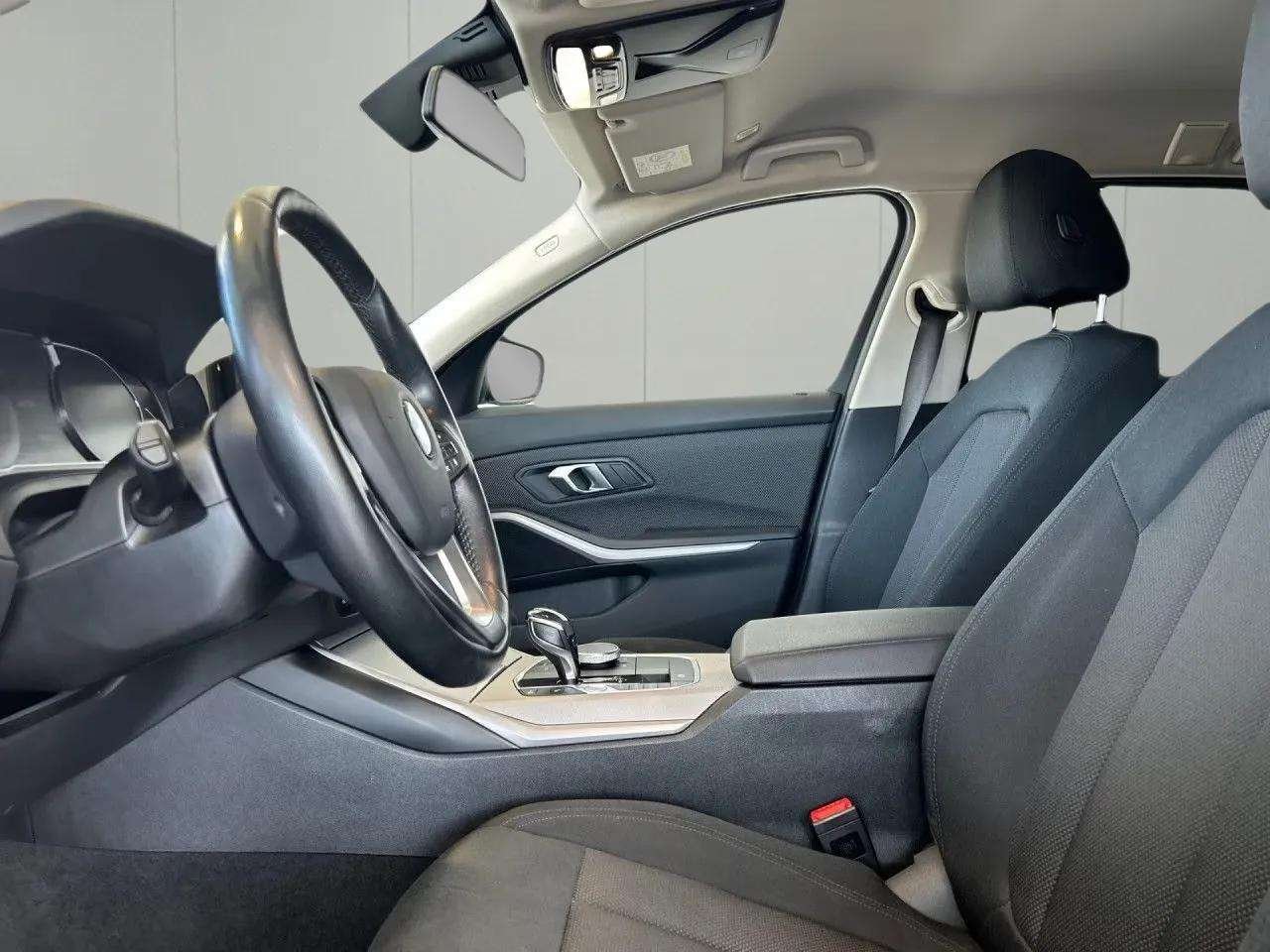 BMW 320 d Touring LiCoPlus,LED,AHK,Temp