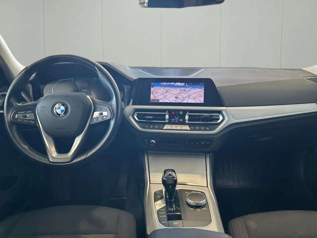 BMW 320 d Touring LiCoPlus,LED,AHK,Temp