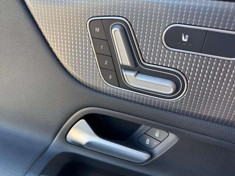 Mercedes-Benz GLA 220 d 4M PROGRESSIVE+AHK+MEMORY+LED+KAM+DAB+