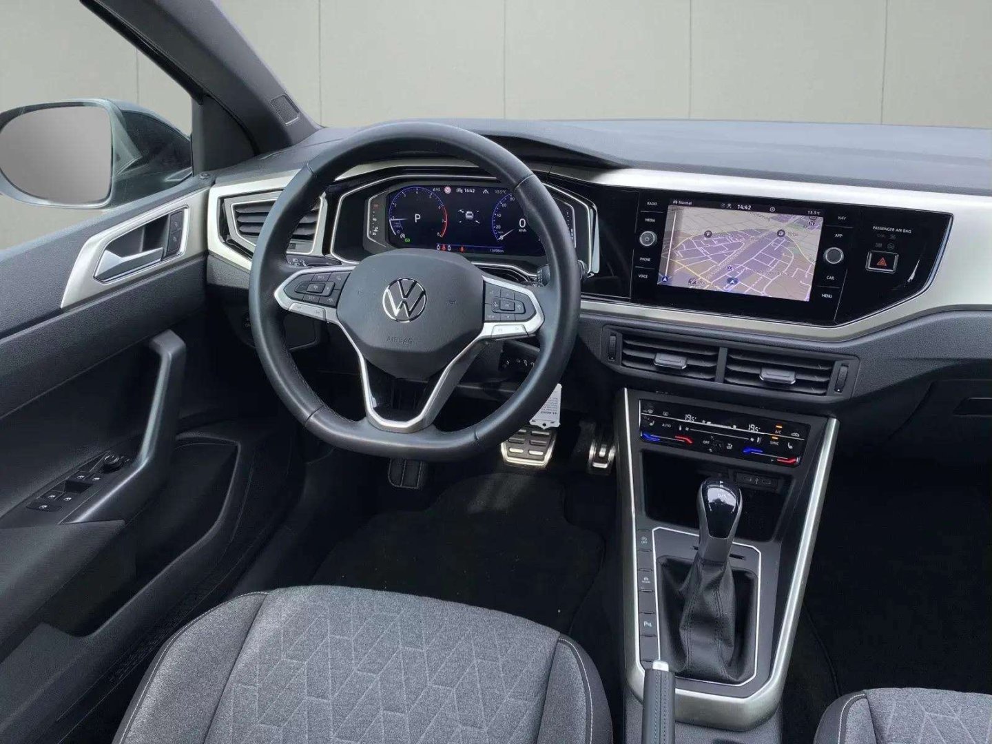 Volkswagen Taigo 1.5TSI DSG Move AHK ACC LED Navi Sitzh PDC