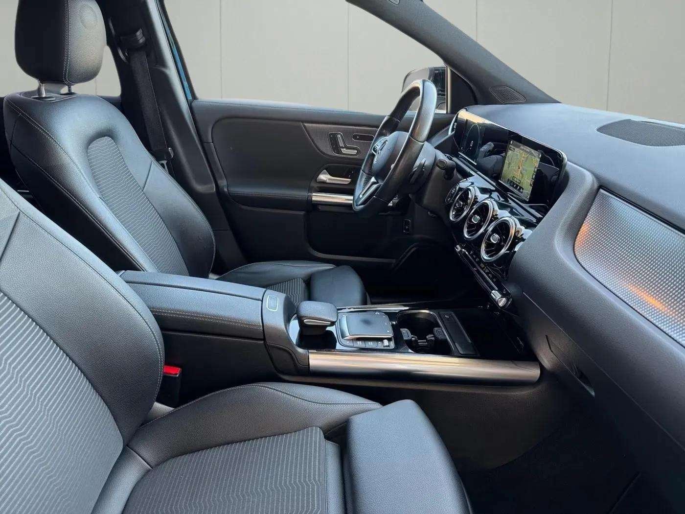 Mercedes-Benz GLA 220 d 4M PROGRESSIVE+AHK+MEMORY+LED+KAM+DAB+