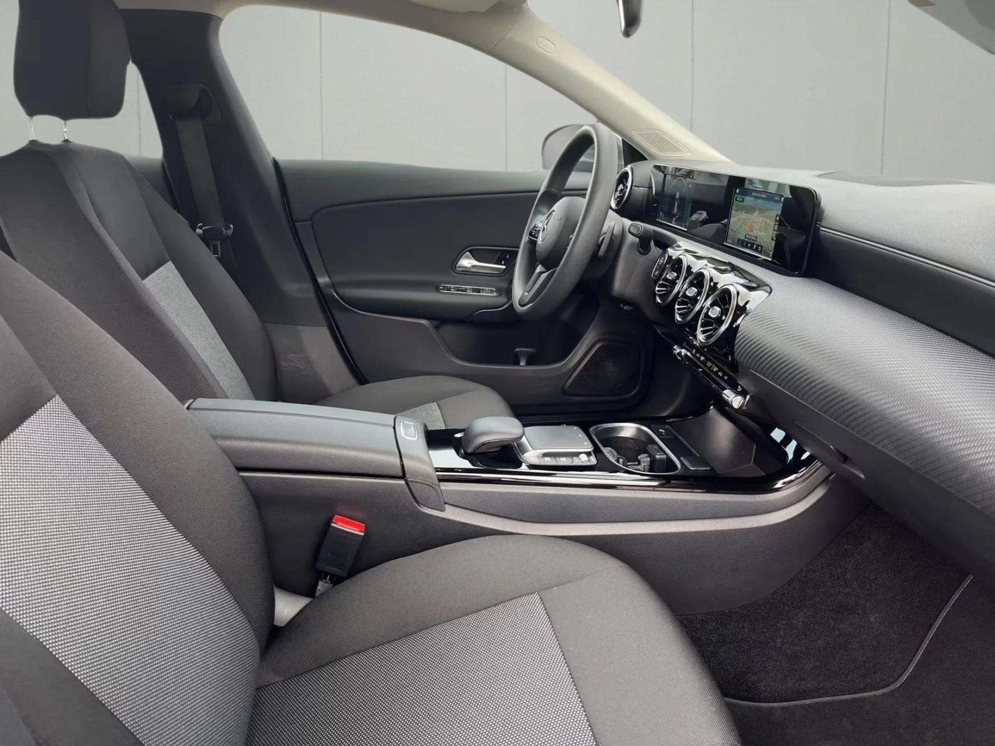 Mercedes-Benz CLA 200d SB MBUX+SHZ+LED+PDC+AHK+Kamera+Navig.+