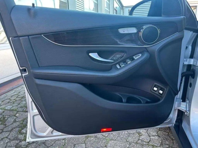 Mercedes-Benz GLC 220 d 4M Night+AHK+LED+MBUX+360°+el.Heckklap