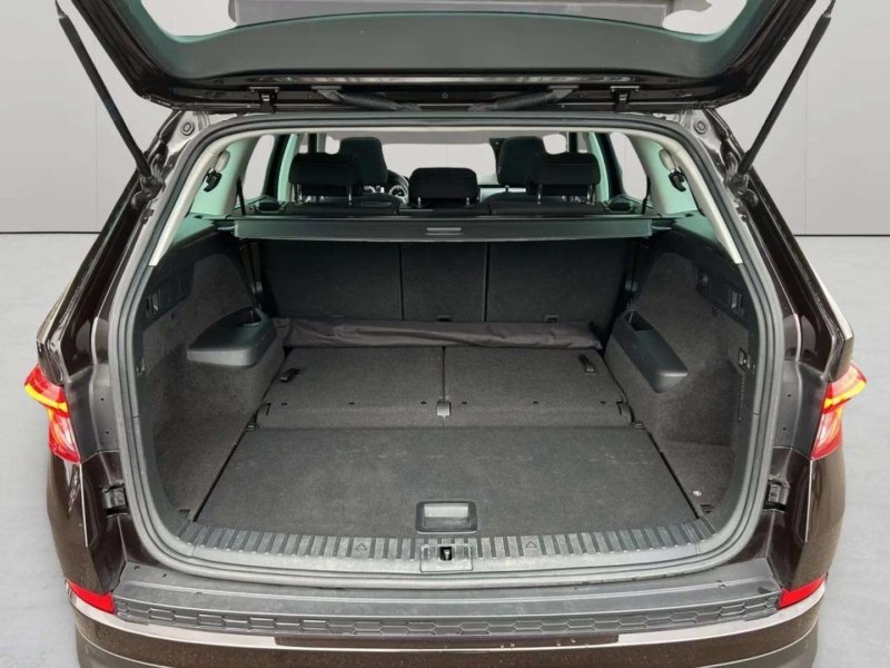 Skoda Kodiak 2.0 TDI Navi ACC Pano SHZ KeyLess