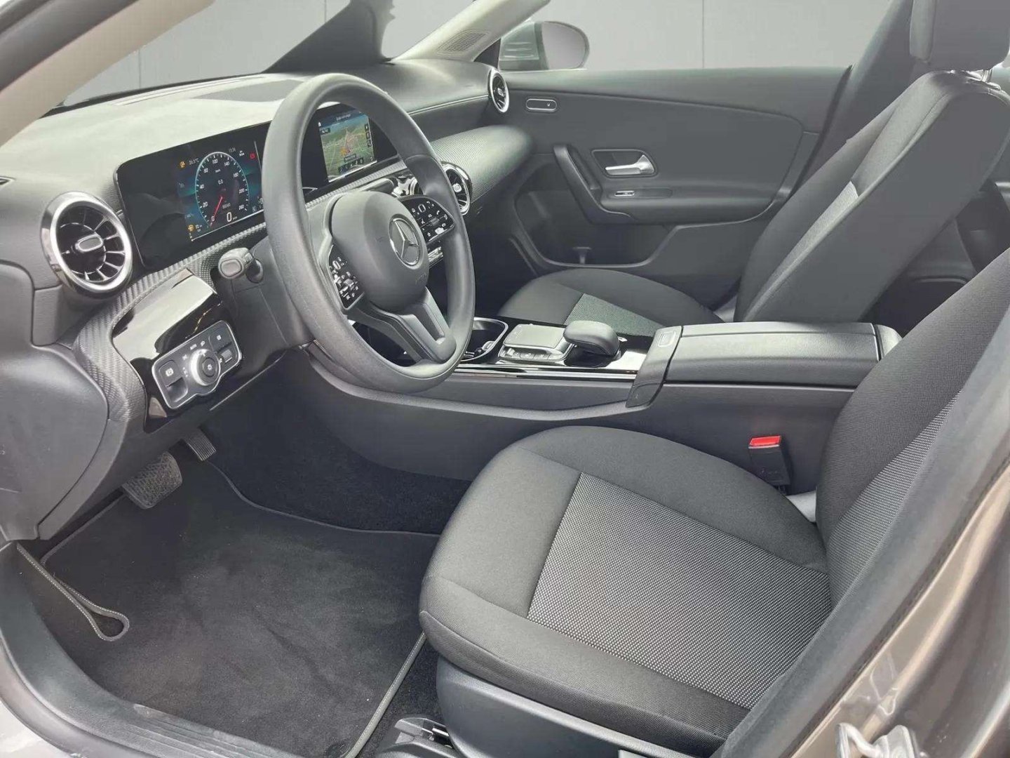 Mercedes-Benz CLA 200d SB MBUX+SHZ+LED+PDC+AHK+Kamera+Navig.+