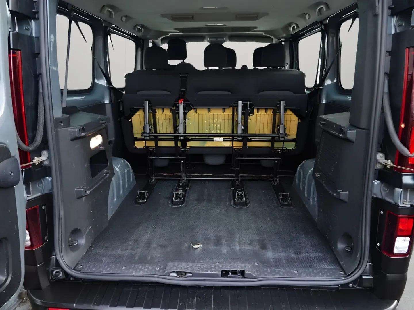 Renault Trafic dCi 145 9-Sitzer